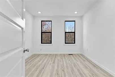 227 14th Pl NE photo 1