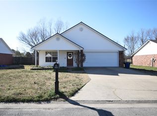 402 Deer Run Rd, Muldrow, OK 74948