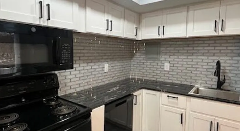 401 Smith St #D5 — Photo 2