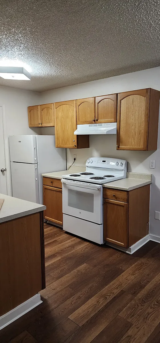 New self cleaning range/oven - 950 W Powell Blvd