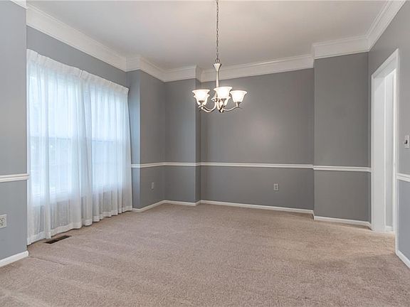 5th image of 12425 Beverly St