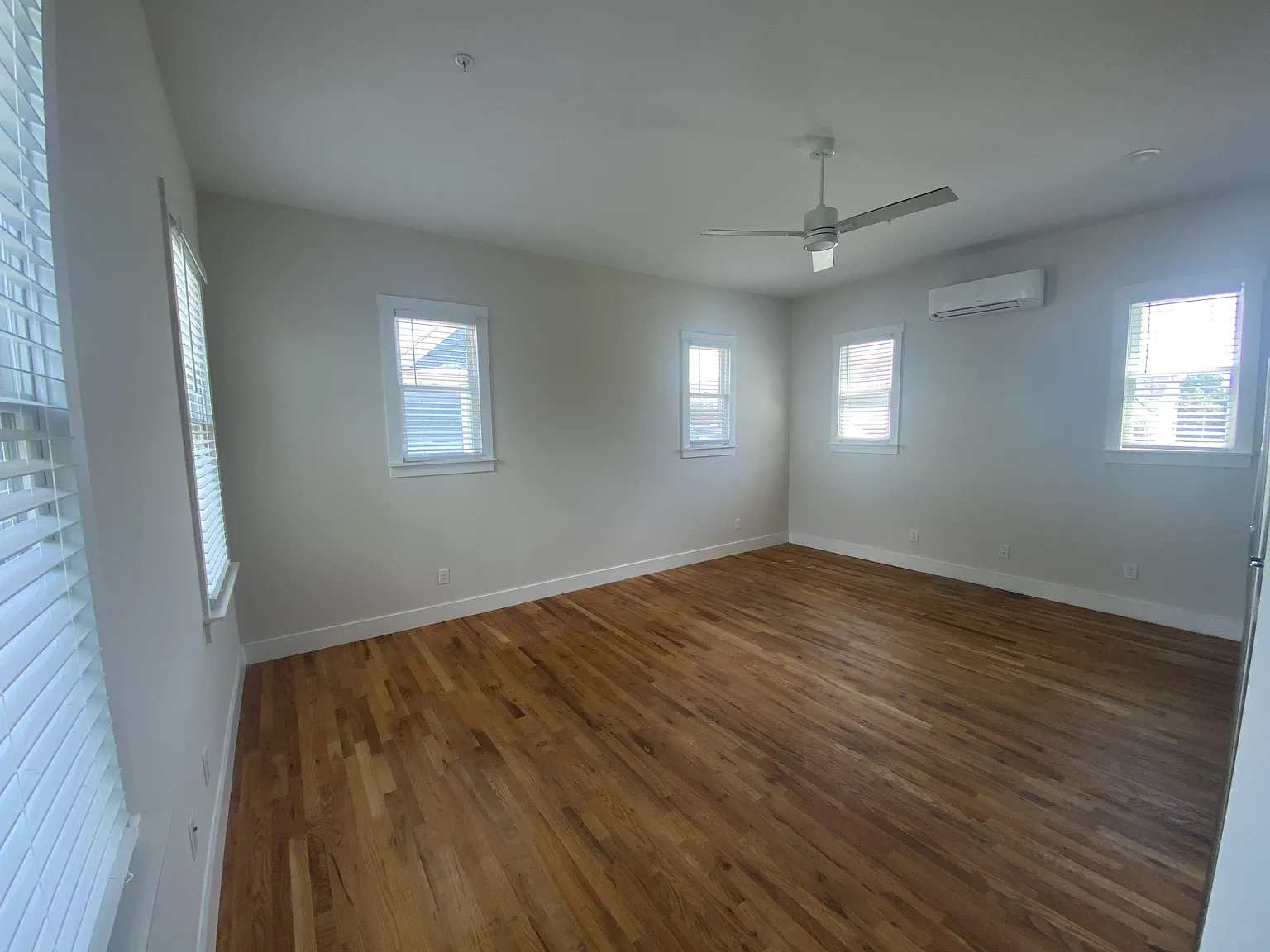 Studio, 481 sqft, $975 — Photo 2