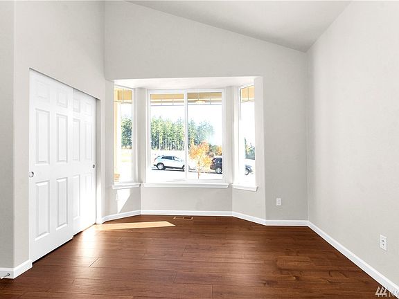 5th image of 707 Natalee Jo St SE