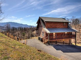741 Picadilly Ln, Gatlinburg, TN 37738
