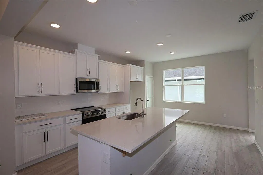 3 bed, 2.5 bath, 1691 sqft, $2,700 — Photo 3