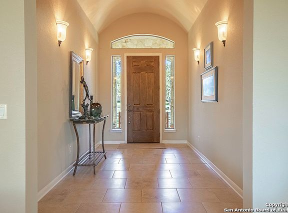 3rd image of 28520 Royal Ascot Dr