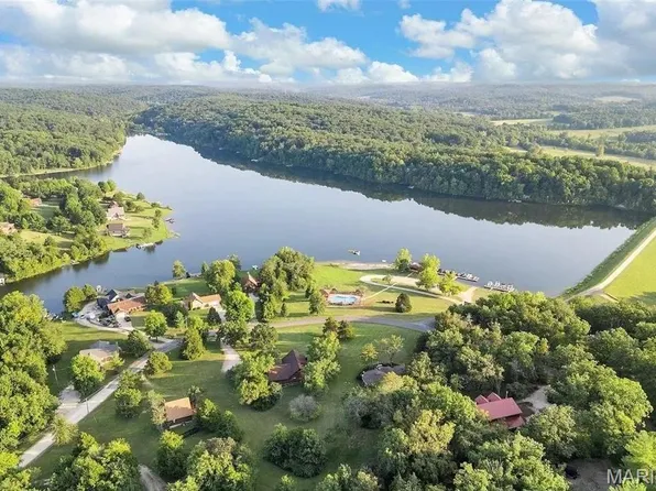 270 Bridle Spur Rd, Bourbon, MO 65441