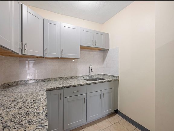 3rd image of 75 Bellingham St #2