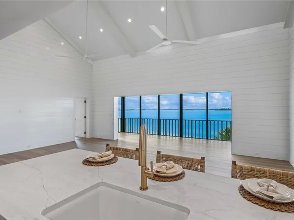 1860 Bay Rd APT 306, Vero Beach, FL 32963
