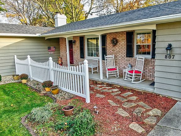 3rd image of 807 Knottingham Dr