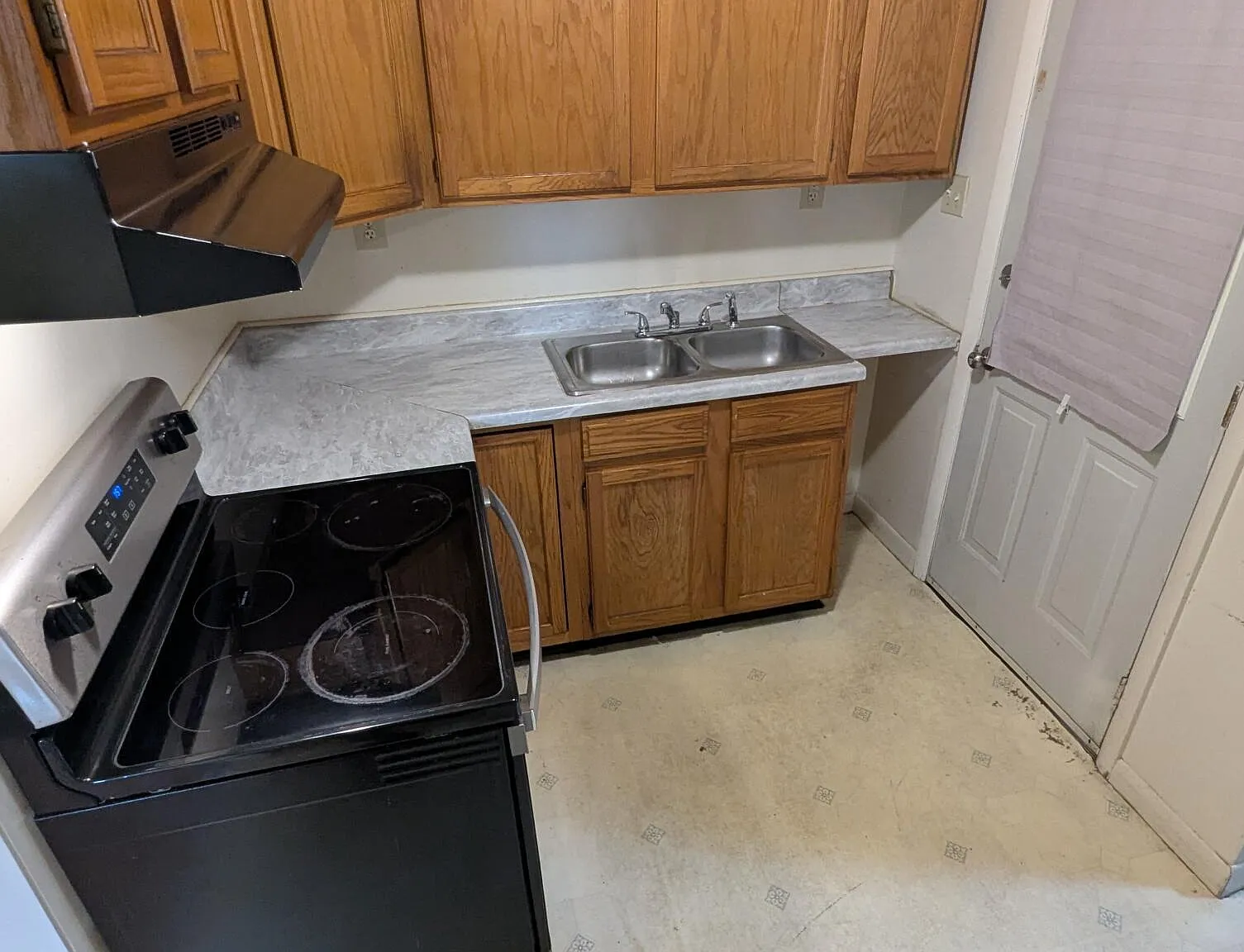 3 bed, 2200 sqft, $900 — Photo 4