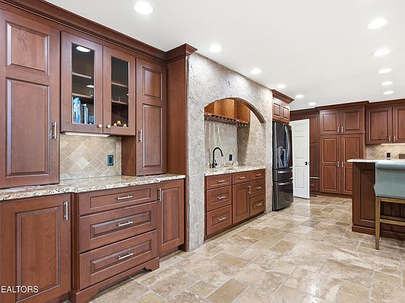 20th image of 401 Gholdston Dr