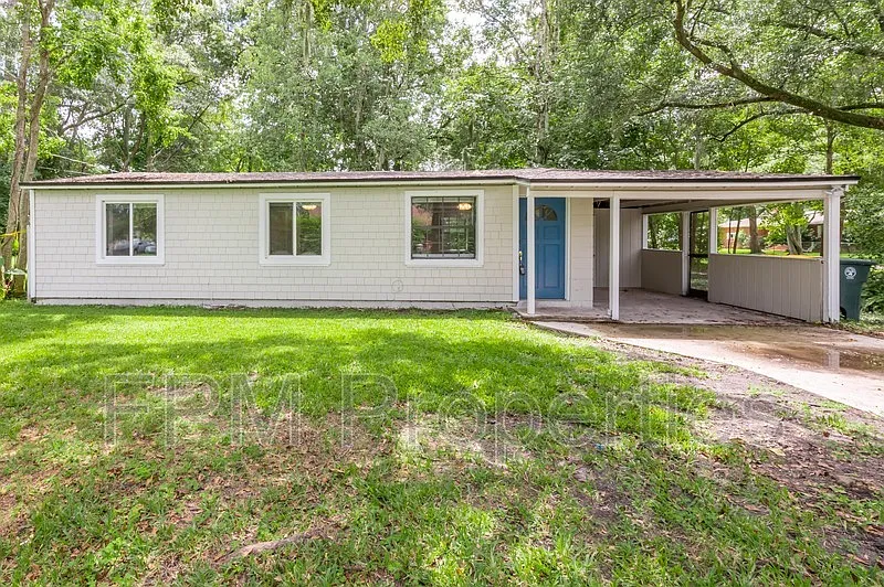 3 bed, 1.0 bath, 970 sqft, $1,465 — Photo 2