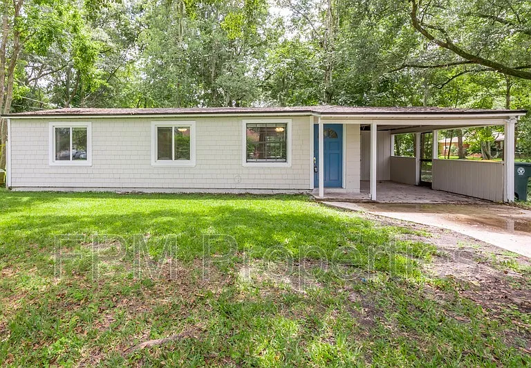 7832 Newton Rd — Photo 2