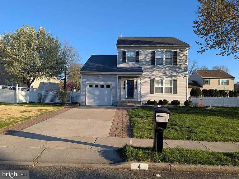 4 Tether Cir — Photo 1