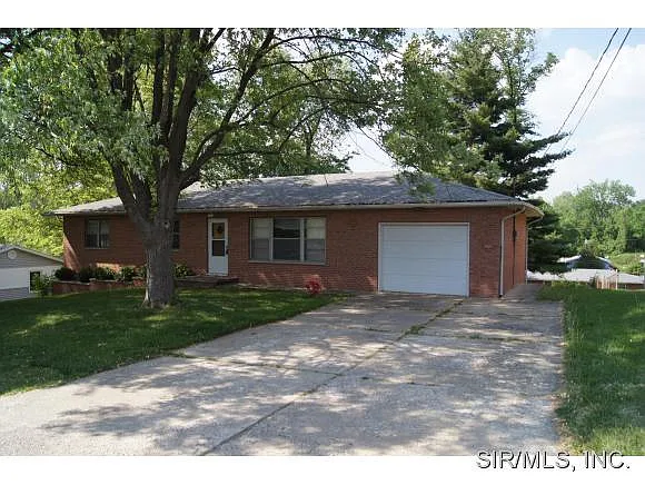 443 W Rosewood Dr photo 1