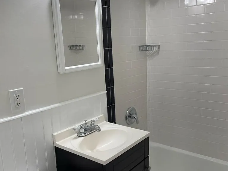 1601 Shakespeare St — Photo 4