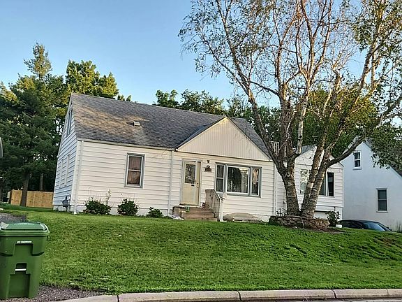 3rd image of 5111 Corvallis Ave N