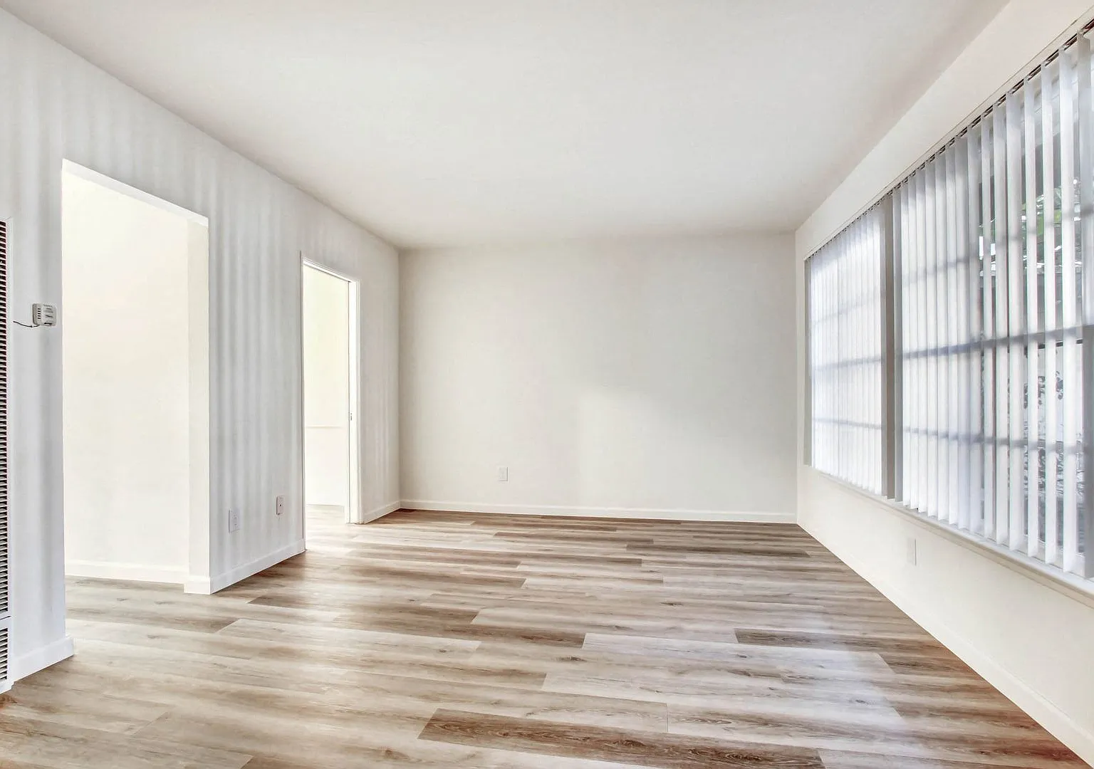 Oxford Avenue Apartments — Photo 2