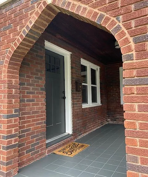 1235 S Columbia Ave — Photo 3