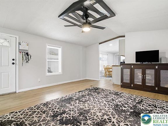 5th image of 57 W Zimmer Dr