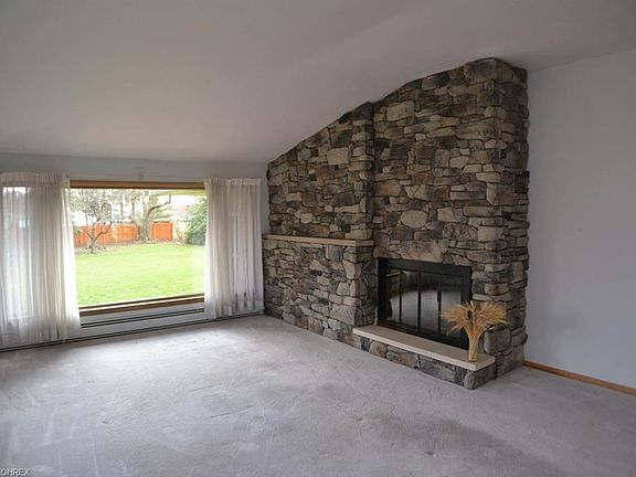 3rd image of 330 Orchard Grv