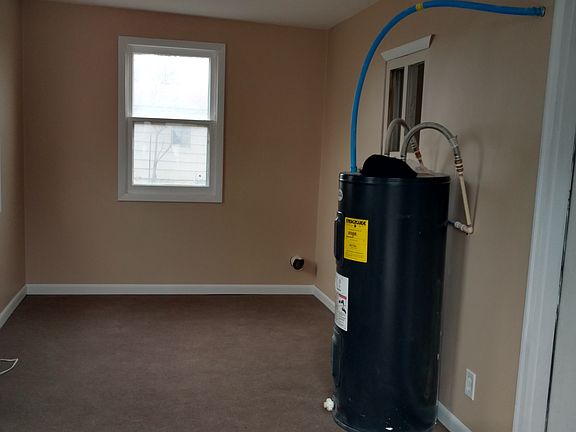 3rd image of 107 W Vine St