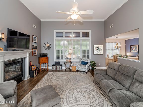 5th image of 3809 Holly Berry Dr
