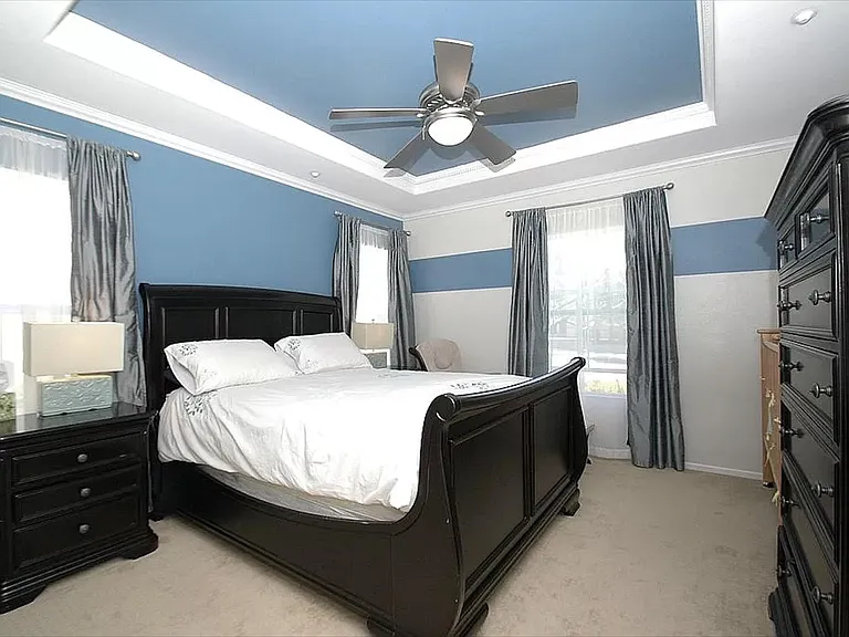 1146 Goddard St — Photo 3
