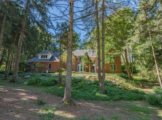 240 Pine Manor Dr, Hellertown, PA 18055