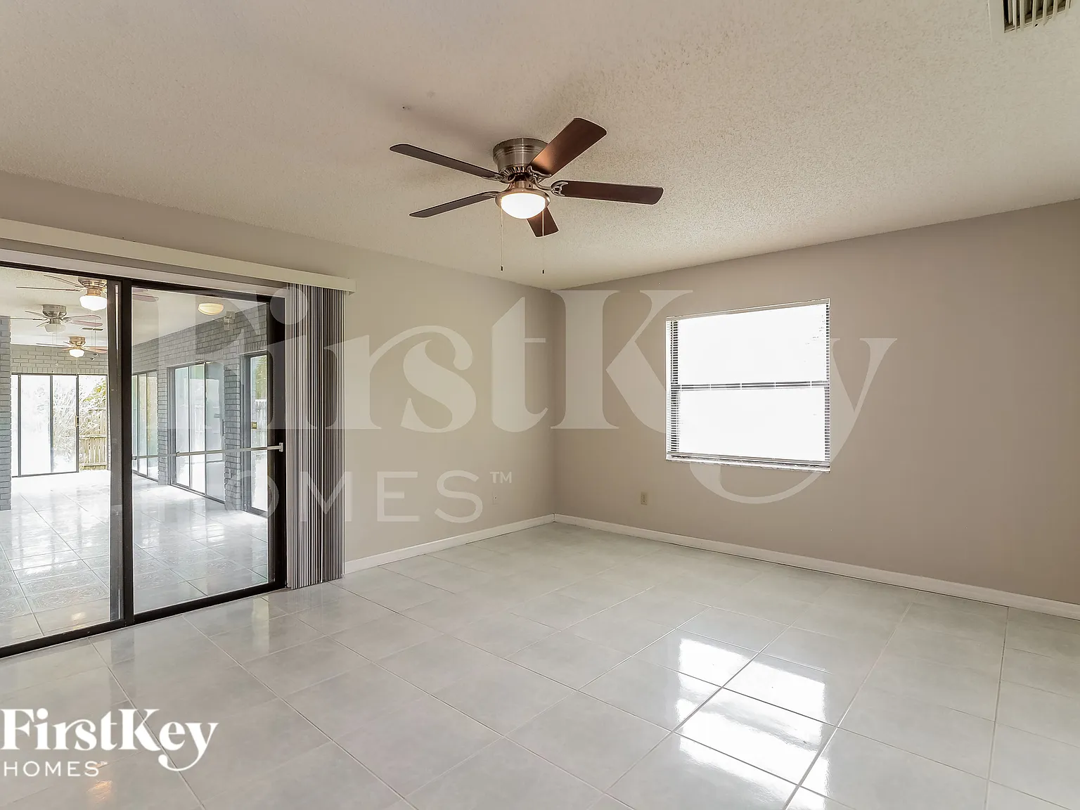 3 bed, 2.0 bath, 2216 sqft, $2,335 — Photo 2