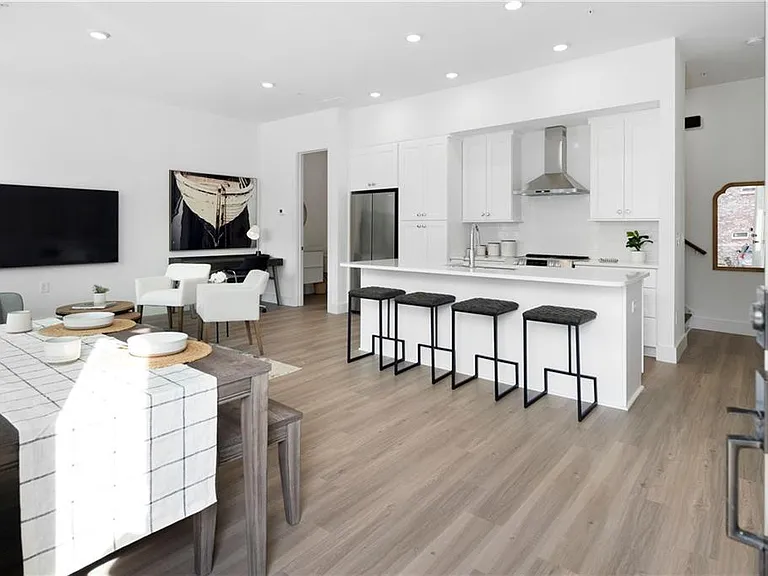 9040 Main St #116 — Photo 5