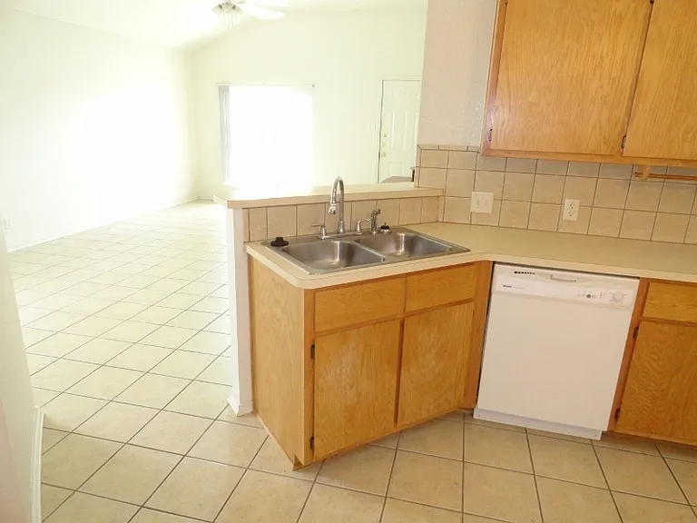 311 Jeff Gordon Dr — Photo 7