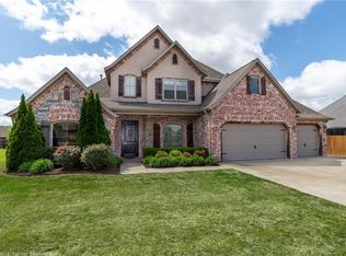 6406 S 42nd St, Rogers, AR 72758