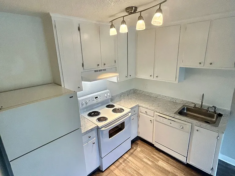 D201 Hickory Hill Ln #D201 — Photo 6