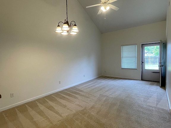 3rd image of 33 Park Dr S