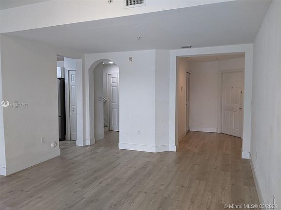 4th image of 11202 NW 83rd St APT 222