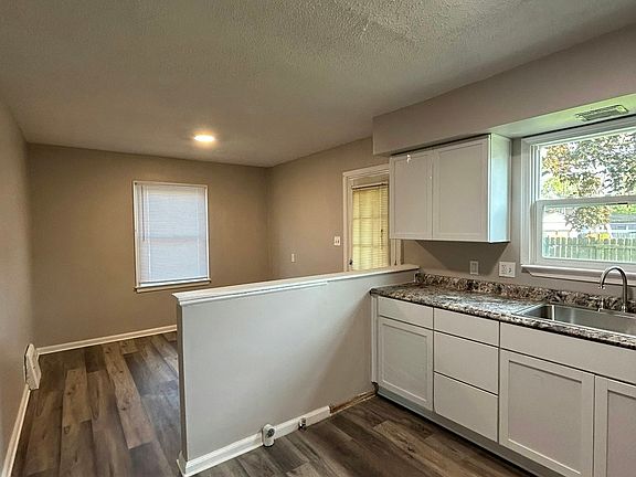 3rd image of 31 White St