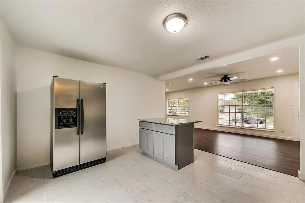 1110 Wycliff Dr — Photo 2