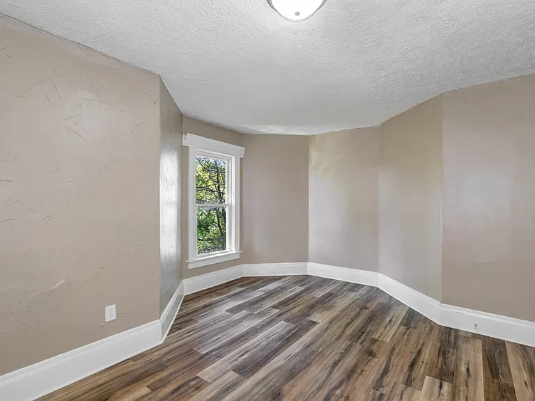 1606 Cleveland Ave NW — Photo 5