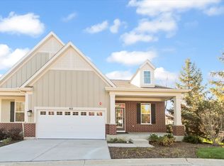 40 Tournament Dr N, Hawthorn Woods, IL 60047