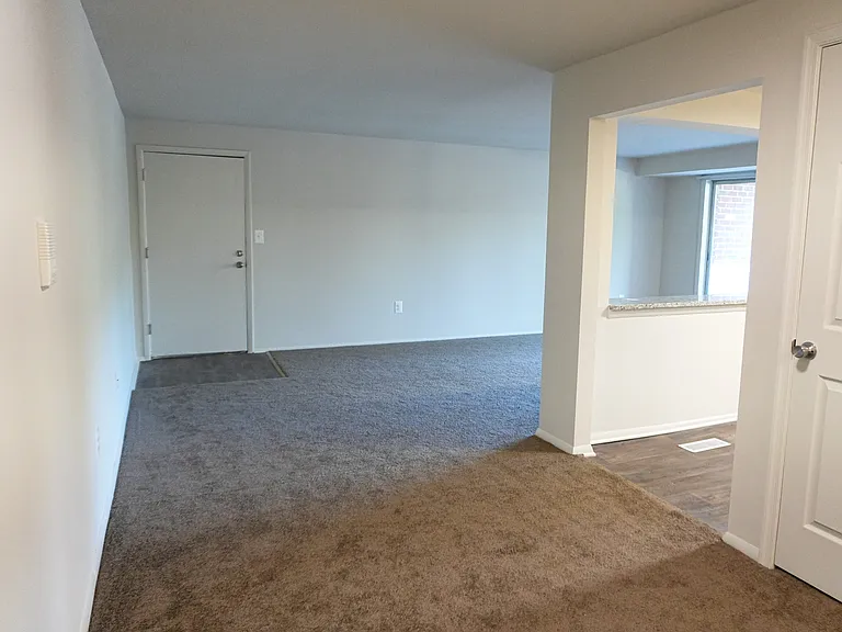 Edmondson Park Apartments — Photo 14