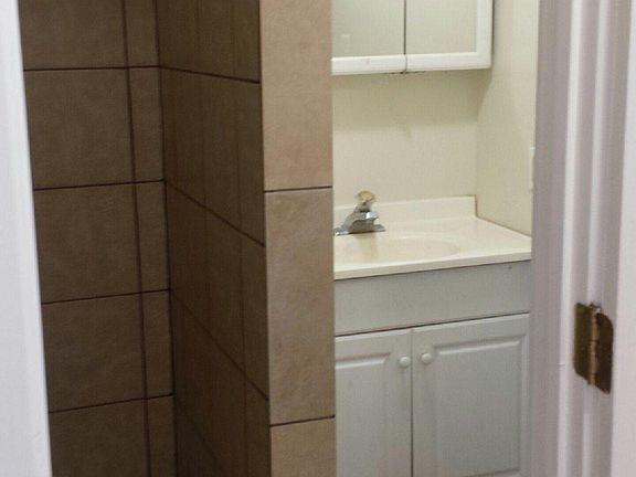 5th image of 13685 Manakee Ave #B