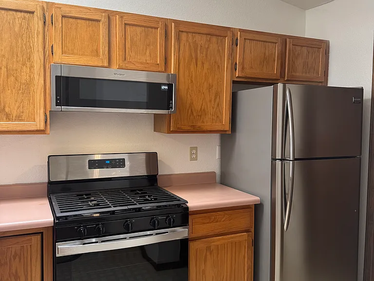 1214 N Willow St — Photo 3