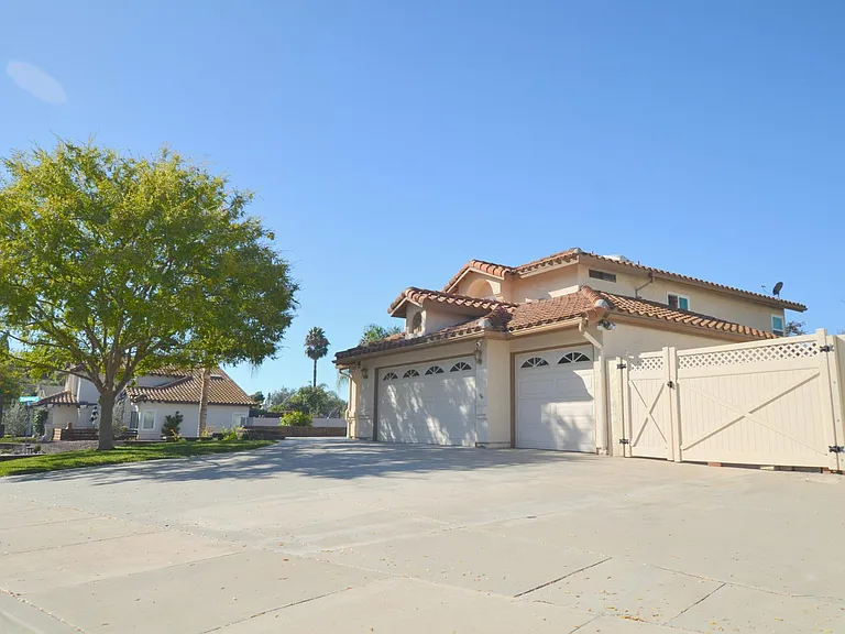 25487 Marvin Gardens Way — Photo 4