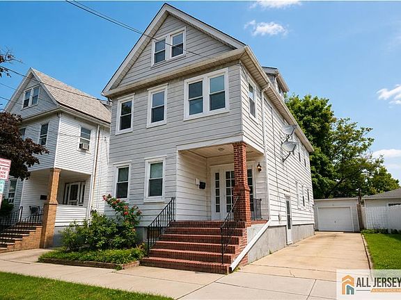 2nd image of 105 Louis St