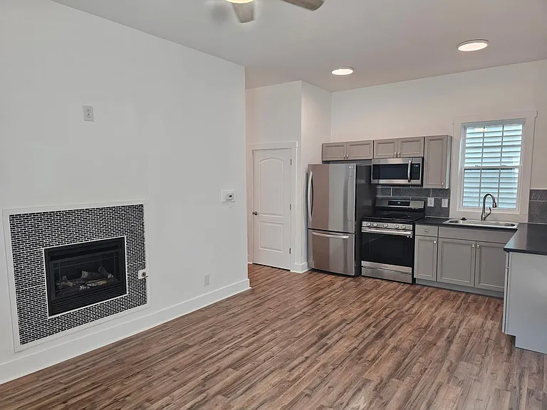 1616 Ellwood Ave #F1 — Photo 17