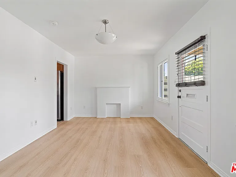 1827 Delaware Ave — Photo 4