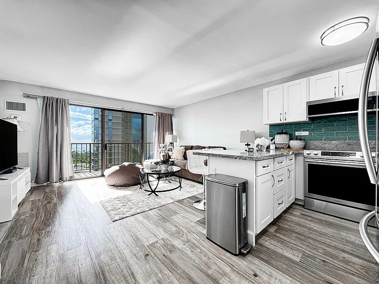 2140 Kuhio Ave #1706 — Photo 2