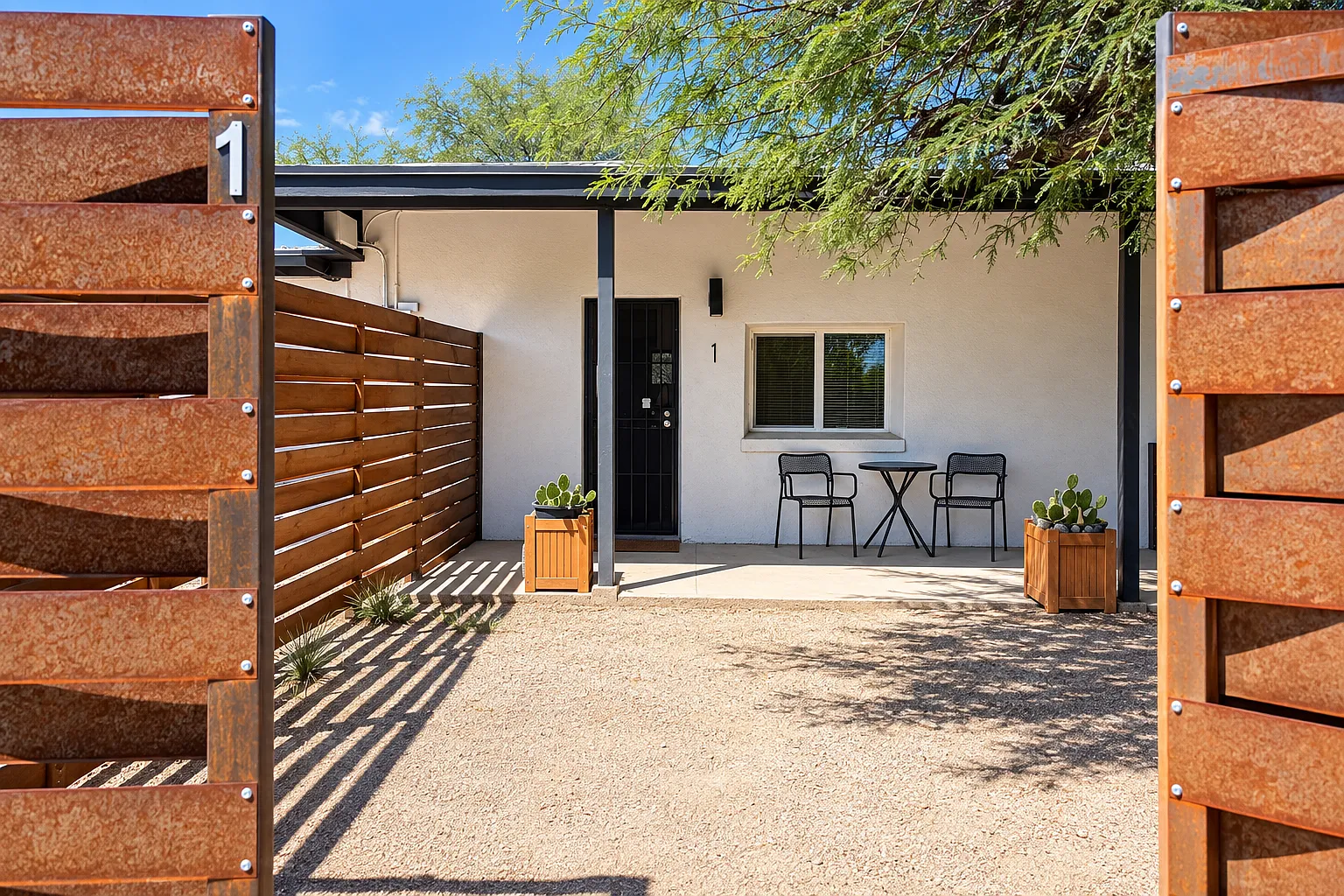 421 E President St — Photo 2